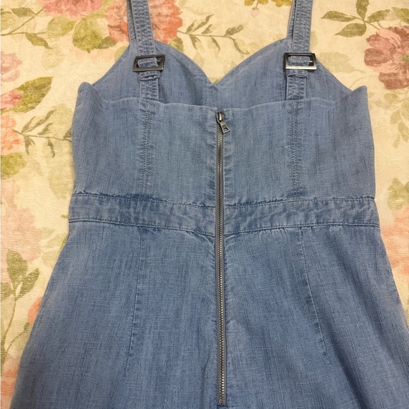 Alice + Olivia Linen Cristal Wide Leg Jumpsuit in Light Chambry - Picture 7 of 16